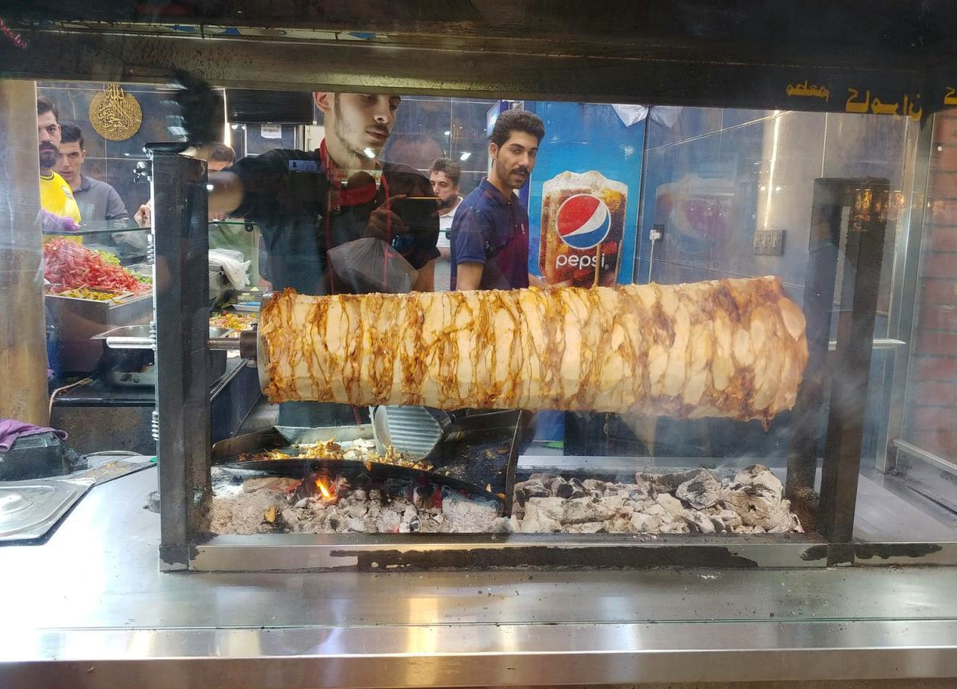 Intiem gedekte tafel in restaurant Haarlem